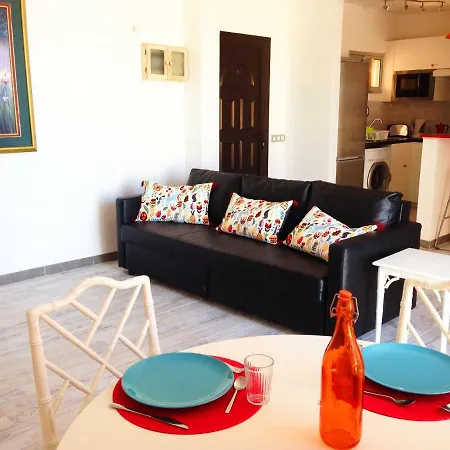 Wonderful Oceanview 1 Bed In San Eugenio Alto Апартаменты *